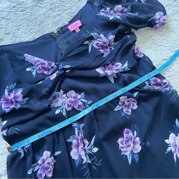 Francesca’s Floral Midi Dress - Picture 5 of 9